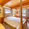 Modern Black Hills Cabin with Loft and Wraparound Deck - رابيد سيتي