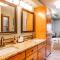 Pool and Hot Tub Access Breck Condo with Mtn Views - 布雷肯里奇