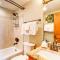 Pool and Hot Tub Access Breck Condo with Mtn Views - 布雷肯里奇