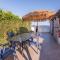 Vivienda con jardin y acceso a pequeña playa