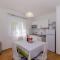 Apartments Jakov - Jelsa