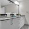 Sunny Haven 2 BR Unit in Boynton Beach With Parking - بوينتون بيتش