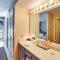 Lakeview Condo with Resort Pool 2 Miles to Golf!