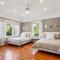 Beautiful Spacious Victorian Garden Oasis Central, Gated, Deck, BBQ