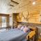 Peaceful Wyoming Cabin with Spacious Deck and Wet Bar! - صندانس