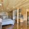 Peaceful Wyoming Cabin with Spacious Deck and Wet Bar! - صندانس