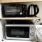 Modern Studio w 55 inches 4K Smart TV, Pool, and More - 马尼拉