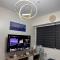 Modern Studio w 55 inches 4K Smart TV, Pool, and More - 马尼拉