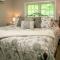 Charming Manheim Cottage with On-Site Animal Viewing