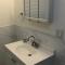 Large and private apartment can sleep up to 8 people comfortably with direct NYC Manhattan train only 5 minute walk away - 伊丽莎白