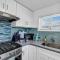 Cozy Beach House - 3 Badges, Outdoor Patio, Fire Pit, Grill - 3 Blocks to Beach & Boards