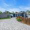 Cozy Beach House - 3 Badges, Outdoor Patio, Fire Pit, Grill - 3 Blocks to Beach & Boards