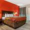 Econo Lodge Inn & Suites