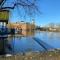 Town Centre, top floor 2 bed apartment with parking