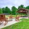 Natures Getaway, Pickleball Court, Creek, WIFI, Mountain Views, Starting at 79"