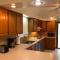 Private house with 4 bedrooms and 2 bathrooms and direct NYC Manhattan train only 10 minute walk away - Edison