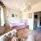 Sculpture park & lake view home - Dustos