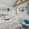 The Boathouse - Panoramic Sea View Retreat, near Town, Marina & Beach, with Parking