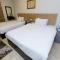 Crowne Pyramids view inn - 开罗