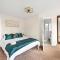 Radiant Retreat Ideal for LegoLand, Windsor, & LHR - Slough