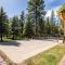Deschutes River Lodge paddleboards hot tub and more - Бенд