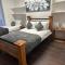 PRIVATE ROOM In TOWN CENTRE FREE PARKING WI FI AND PATIO WITH AA STAY LTD - Buckinghamshire