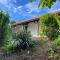Peaceful gîte with stunning pool near market town