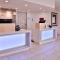 Holiday Inn Express & Suites Farmington Bloomfield by IHG