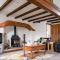 PLAS IWRWG GRANARY - Stunning Barn Conversion based in North Wales