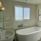 Incredible Views! Luxurious Studio & Outdoor Living