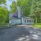 Goshorn 18 - Located in Goshorn Lake Resort - Shared pool - Lake access - Saugatuck