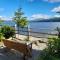 Lochside cottage with scenic terrace views, Argyll - Clynder