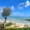 Meerana Cheerful Beachfront Cottage with Jacuzzi - Grande Gaube