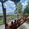 High Mountain Mist A Beautiful 4 Bedroom Cabin in Starr Crest Resort with hot tub and pool table - Севьервилл