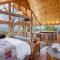 High Mountain Mist A Beautiful 4 Bedroom Cabin in Starr Crest Resort with hot tub and pool table - Севьервилл
