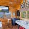 High Mountain Mist A Beautiful 4 Bedroom Cabin in Starr Crest Resort with hot tub and pool table - Севьервилл