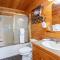 High Mountain Mist A Beautiful 4 Bedroom Cabin in Starr Crest Resort with hot tub and pool table - Севьервилл
