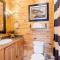 High Mountain Mist A Beautiful 4 Bedroom Cabin in Starr Crest Resort with hot tub and pool table - Севьервилл
