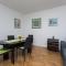 Family apartment with private garage - Split