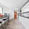 Spacious 7 Bed- High Street Location - Londyn