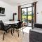 Sunny Apartment With Free Parking