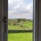 Lane End Cottage Holmfirth - Panoramic Views, Modernised with offroad parking - Holmfirth