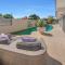 Coastal 2-Bed with Parking & Pool by the Ocean - Кэрнс