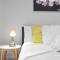 Prime Double Room - AC - Seconds to Central CBD - Near UTS& USYD& Darling Harbour& High Rated Restaurants - Shared Bathroom