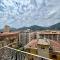 Fancy apartment bright with city and mountain view on an ancient staircase 5 mins to the station with 2 balcony with amazing city view - La Spezia