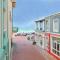 Beach Hut Empire Apartment