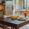 Made Taro - Menjangan Homestay