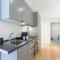 Stylish 2BD Apt in the Centre 10 minutes away from the Beach - توريمولينوس
