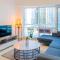 Stunning skyline- lake view modern cozy apartment