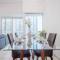 Stunning skyline- lake view modern cozy apartment